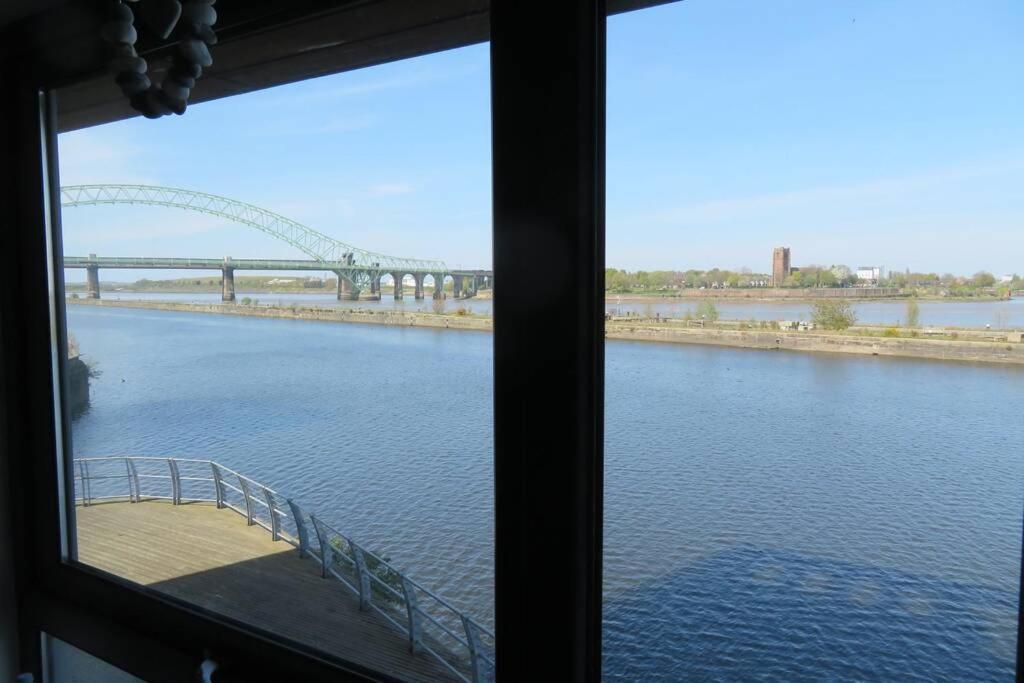 Home From Home With Fantastic Views 2 Runcorn Exterior photo